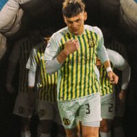 Caos en la cancha: Jugador de Aldosivi lesionado desata batalla campal