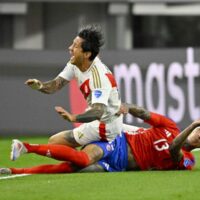 Chile sufre y solo iguala ante Perú en la Copa América