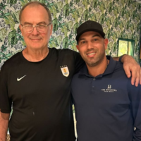 El conmovedor encuentro entre Marcelo Bielsa y un fan uruguayo