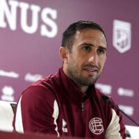 Izquierdoz Regresa a Lanús: Entusiasmo e Ilusión en el Club