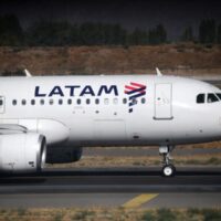 LATAM Entrena a Sus Pilotos para Narrar Goles en Vuelos de la Copa América 2024