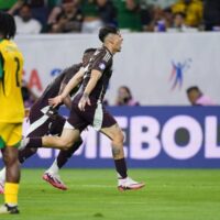 México vence a Jamaica en un intenso duelo de Copa América