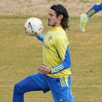 Cavani en duda para Ecuador tras no completar práctica con Boca