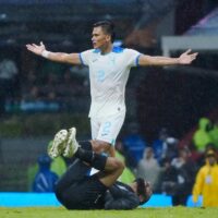 Honduras con 10: Árbitro expulsa a jugador clave