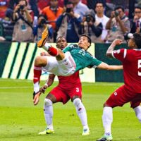 Raúl Jiménez hace historia en el Estadio Azteca