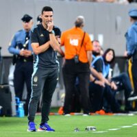 Scaloni Rompe el Silencio sobre Controversias Arbitrales