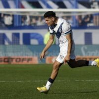 Aquino brilla y Vélez vence a Defensa