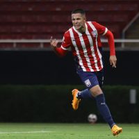 Chivas Brilla con Talento Fresco mientras Chicharito Flanquea