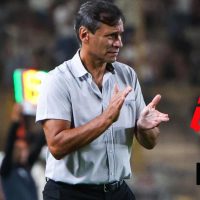 Fabián Bustos y Universitario entre los 6 Técnicos Firmes para Liga 1 2024