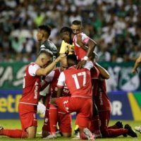 Santa Fe capitaliza fallos del Cali y asegura triunfo crucial en la Liga