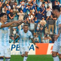 ¡Atlético Tucumán se adueña de la cima tras vencer a Estudiantes!