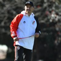 Figura de River en duda para enfrentar a Colo Colo tras lesión en entrenamiento