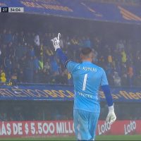 Romero se lesiona el hombro tras choque con Copetti en Boca-Rosario Central