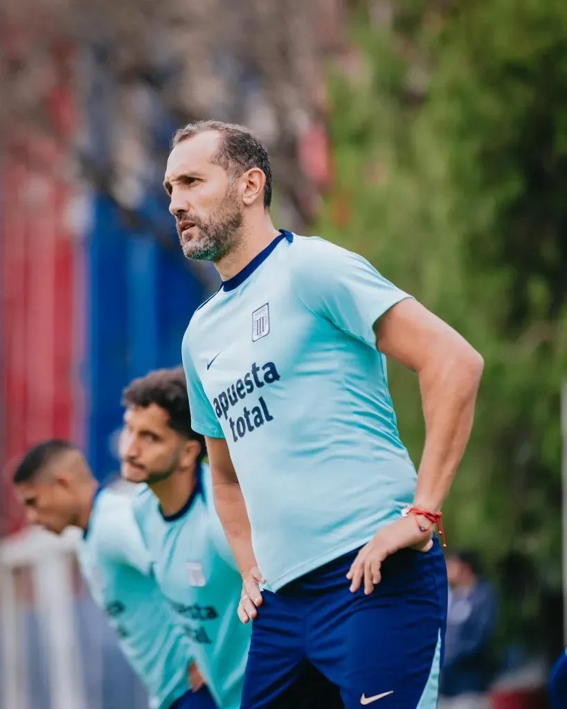 Hernán Barcos trabajando en San Lorenzo. (Foto: Alianza Lima).