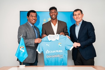 Miguel Araujo con la camiseta